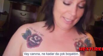 Üvey Oğluna Boşalması İçin Memelerini Gösterdi